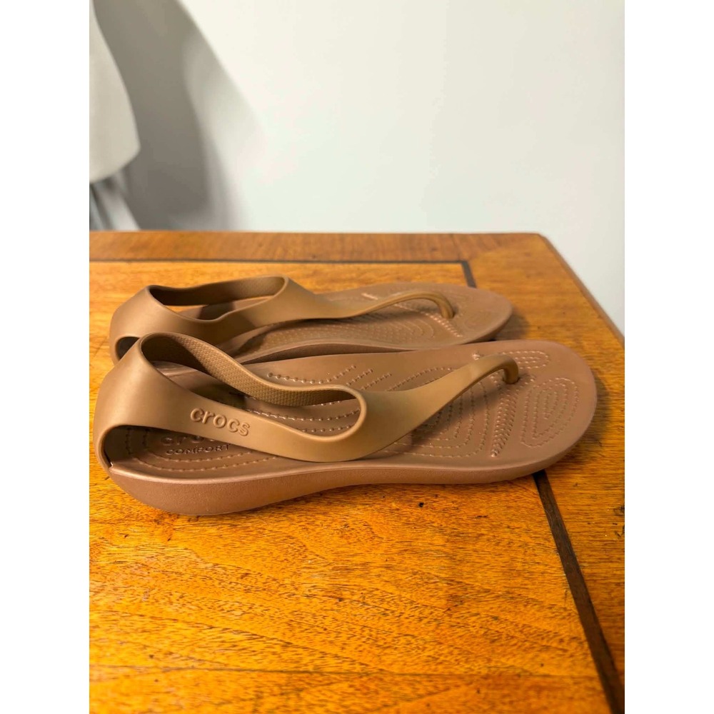 Crocs Womens 6 Tan Bronze Sexy Flip Sandals T-Strap Slingback Comfort 2007 - Picture 2 of 7